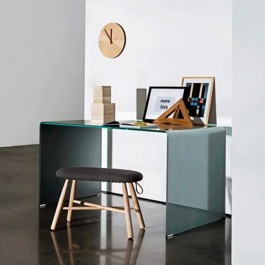 Superior Sovet Italia Bridge Order desk with bent extra light glass in a subtle greyish-blue hue and glossy finish