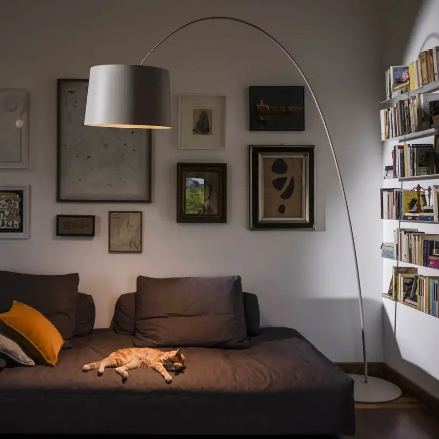 Superior Foscarini Twiggy floor lamp with a gracefully arching silhouette and light gray fiberglass-based composite material with epoxy powder coated finish
