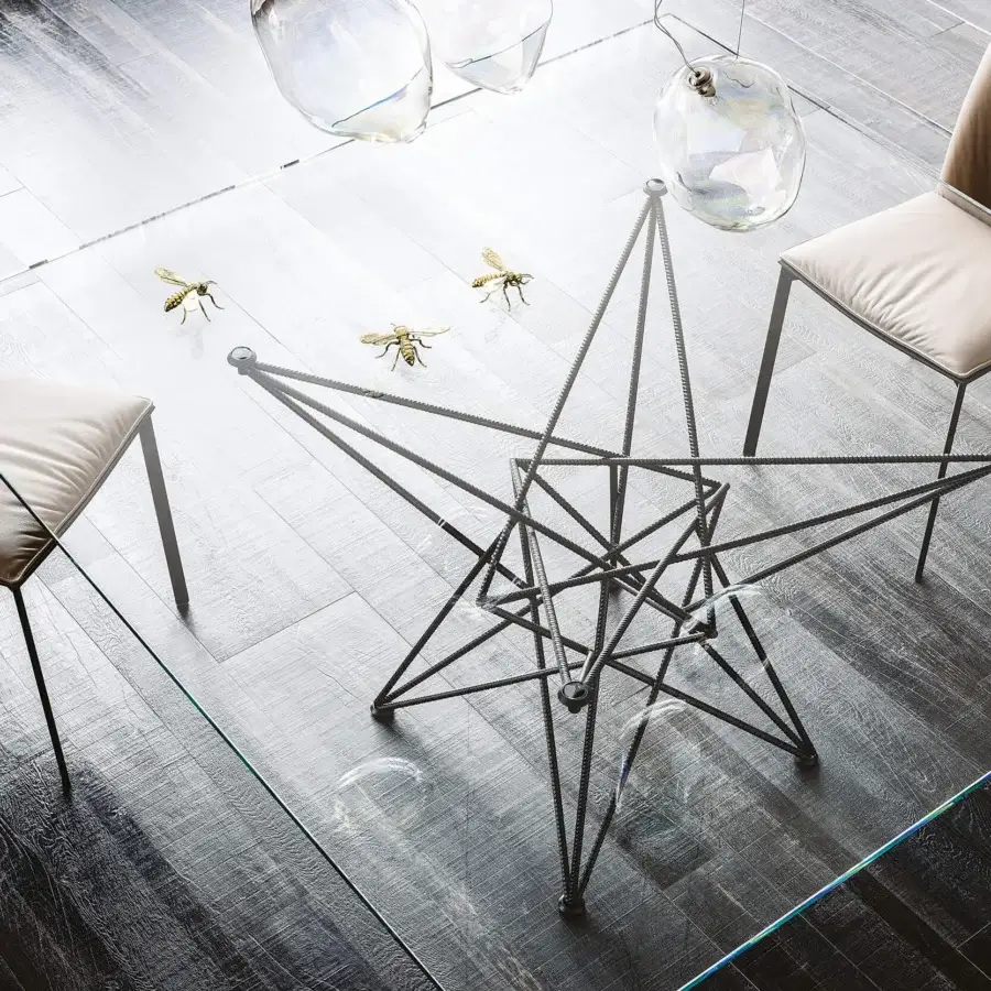 Exceptional Cattelan Italia Gordon table with transparent crystal top and sculptural dark matte metal base