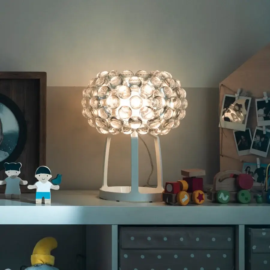 Distinguished Foscarini Caboche Plus table lamp in transparent PMMA spheres and polycarbonate arches with a white powder-coated aluminum base
