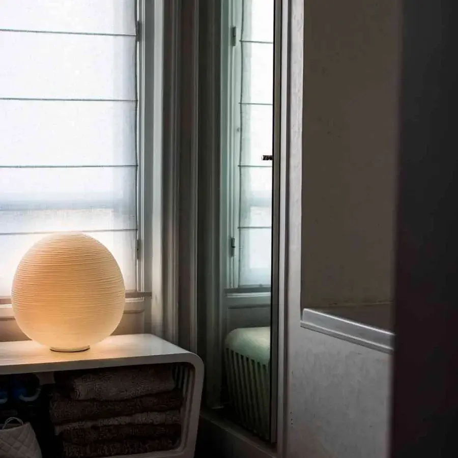 Distinctive Foscarini Rituals lamp with striped blown glass shade and epoxy powder-coated metal base