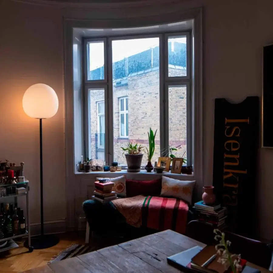 Superior Foscarini Rituals floor lamp with a striped blown glass diffuser and liquid-coated metal ballast