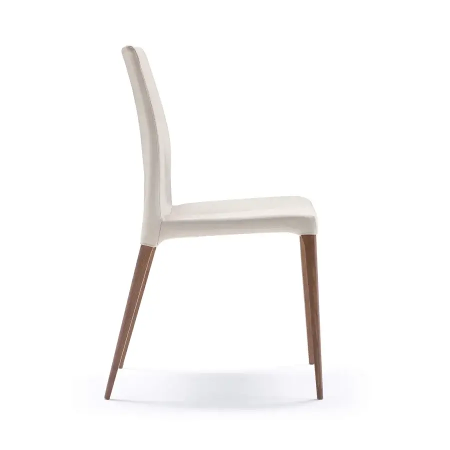 Refined Pacini & Cappellini Eva chair with light beige fabric upholstery and solid ash wood structure
