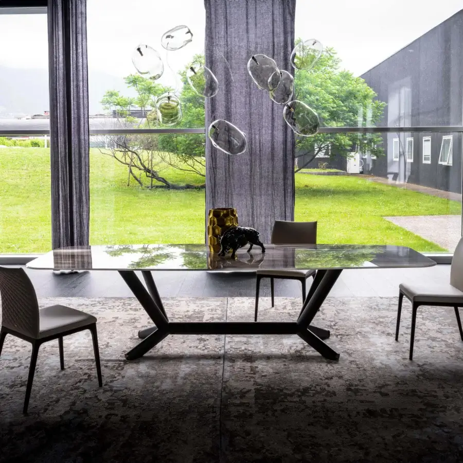 Exceptional Cattelan Italia Planer CrystalArt table with glossy glass top and dark angular steel base
