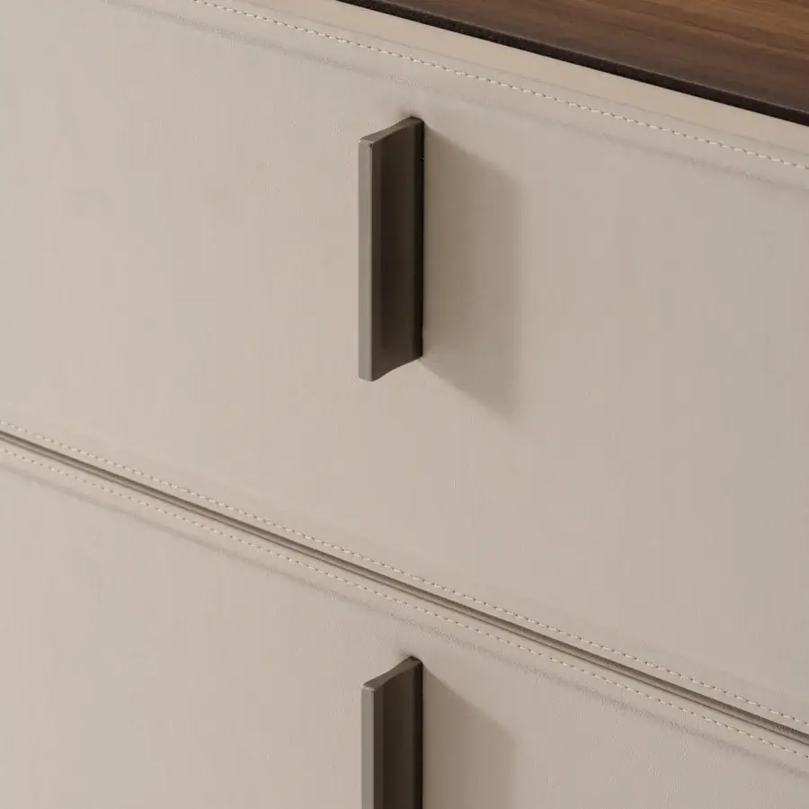 Exceptional Turri Vendome dresser with walnut wood structure, light beige leather-like drawer fronts and refined glass top
