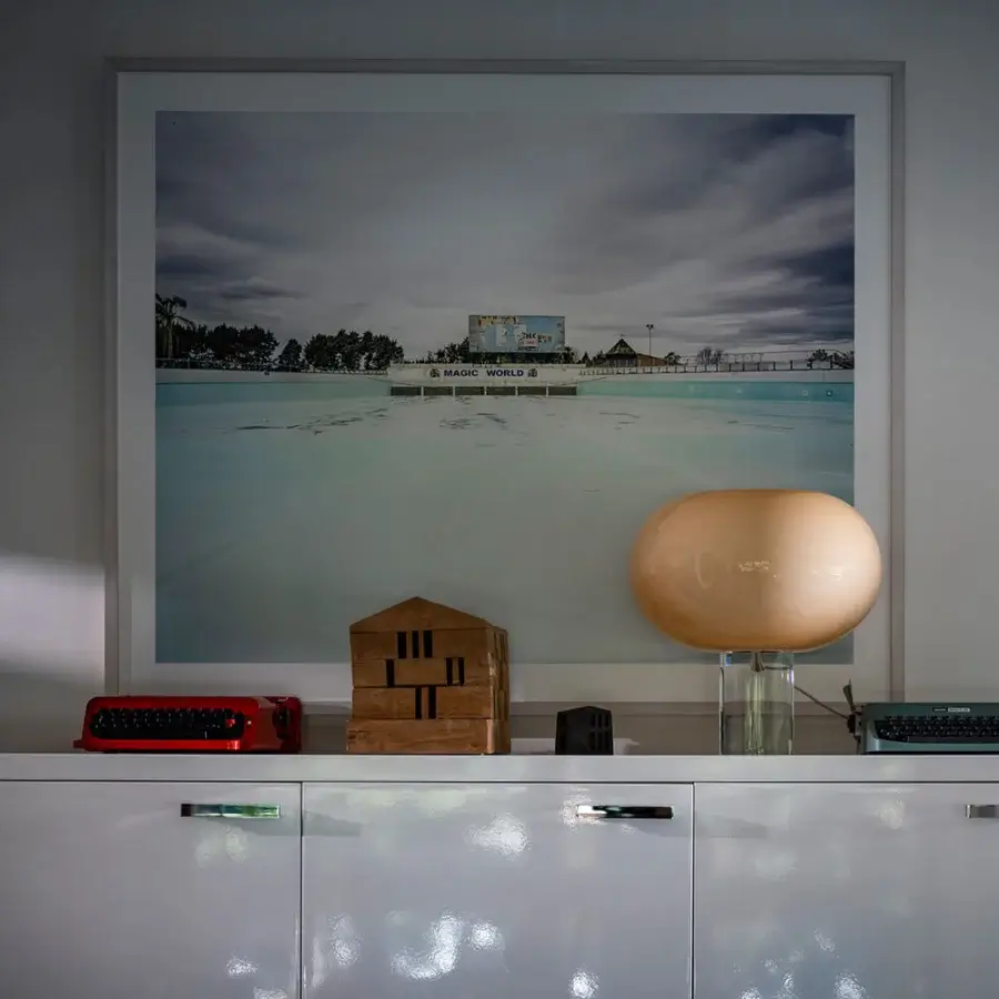 Exceptional Foscarini Buds lamp with hand-blown cased glass diffuser and transparent PMMA cylinder base crafted in Italy
