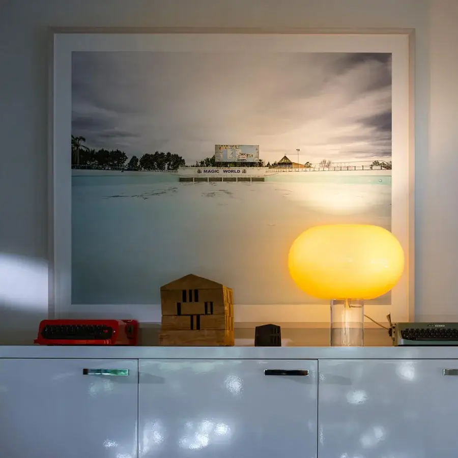 Superior Foscarini Buds lamp with hand-blown cased glass diffuser and transparent PMMA cylinder base
