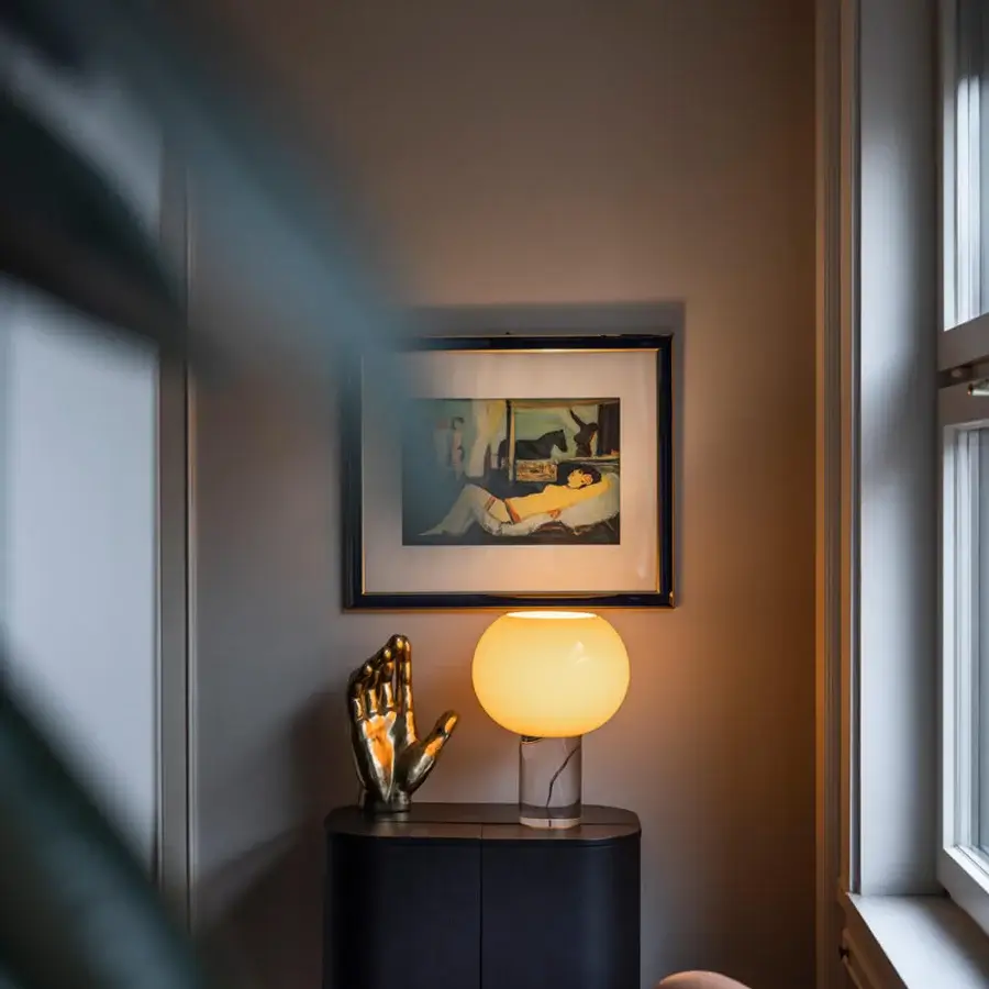 Superior Foscarini Buds lamp with hand-blown cased glass diffuser and transparent polished PMMA cylindrical base