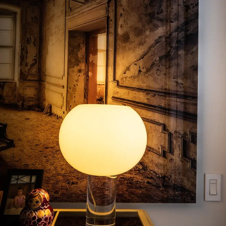 Superior Foscarini Buds lamp with hand-blown cased glass diffuser and mirror-polished transparent PMMA base