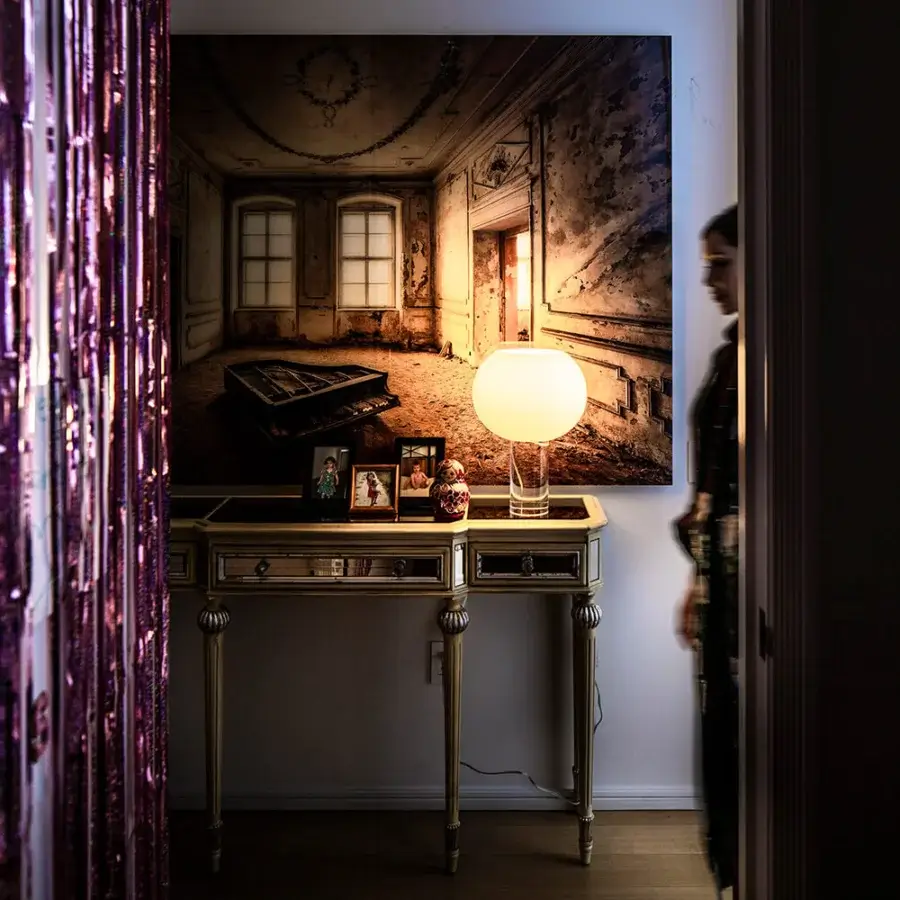 Distinguished Foscarini Buds lamp with hand-blown cased glass diffuser and polished transparent PMMA cylinder base