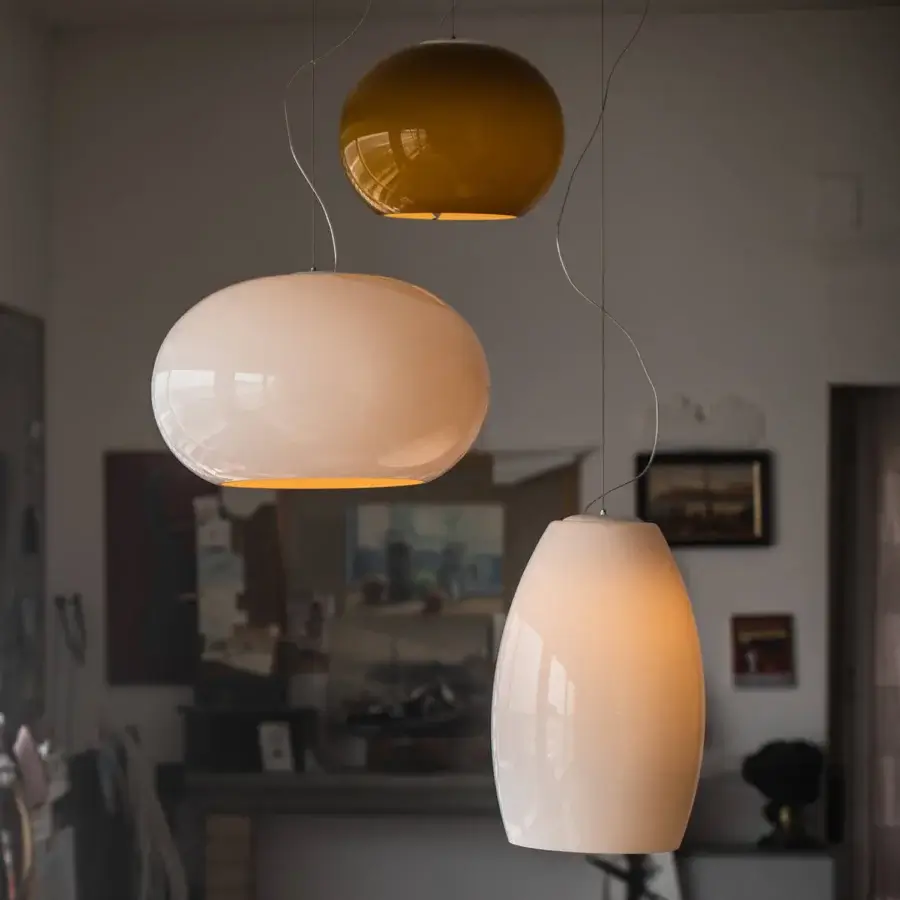 Distinguished Foscarini Buds suspension lamp with hand-blown cased glass diffuser and glossy white finish exudes contemporary elegance
