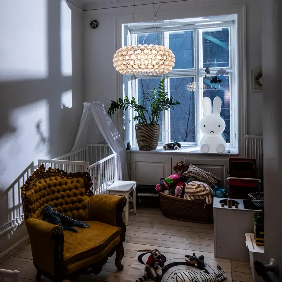 Distinguished Foscarini Caboche Plus suspension lamp crafted in transparent PMMA spheres and PC arches with a glossy finish