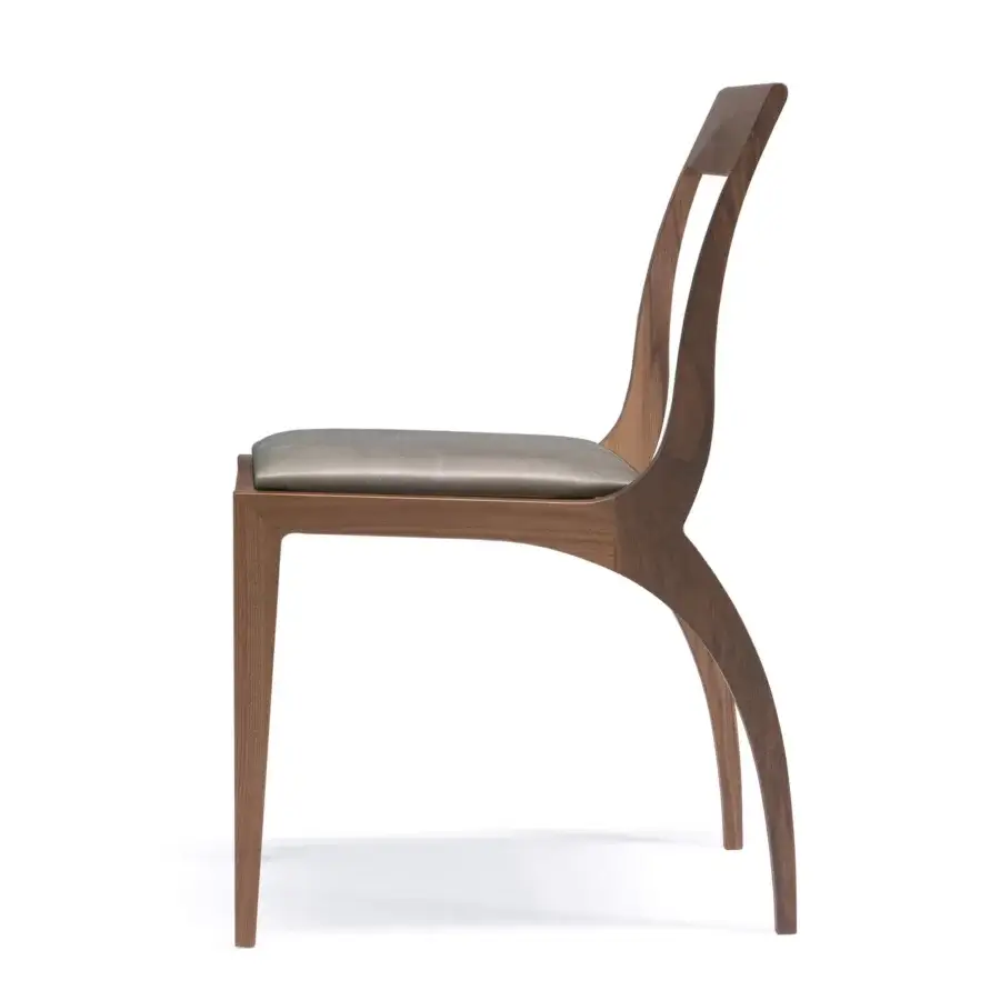 Superior Pacini & Cappellini Thelma chair with supple leather upholstery and smooth medium-brown wooden frame