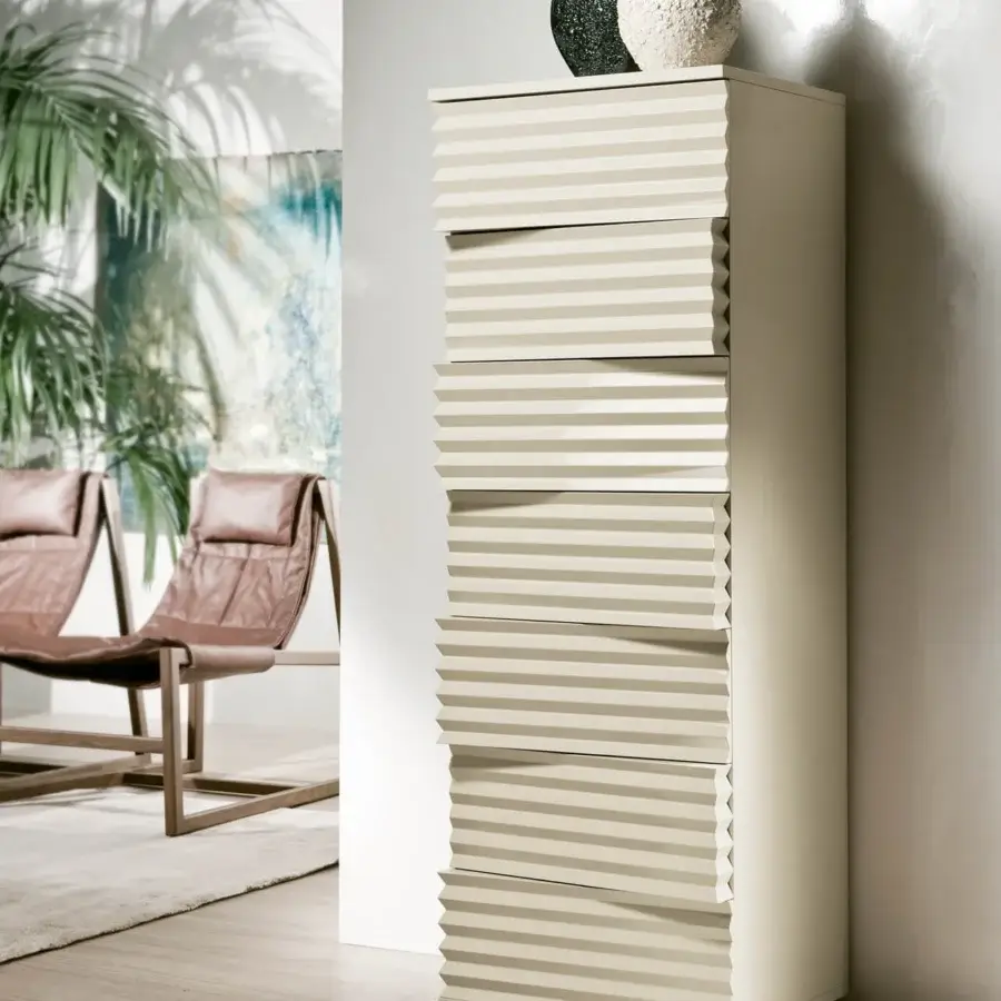 Exceptional Pacini & Cappellini Tiffany chest of drawers with carved solid ash wood and light beige corrugated veneer