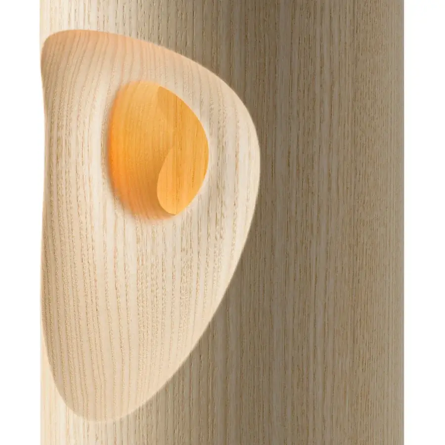 Elegant Turri Silhouette table lamp with warm-toned wood and varnished metal base crafted in Italy
