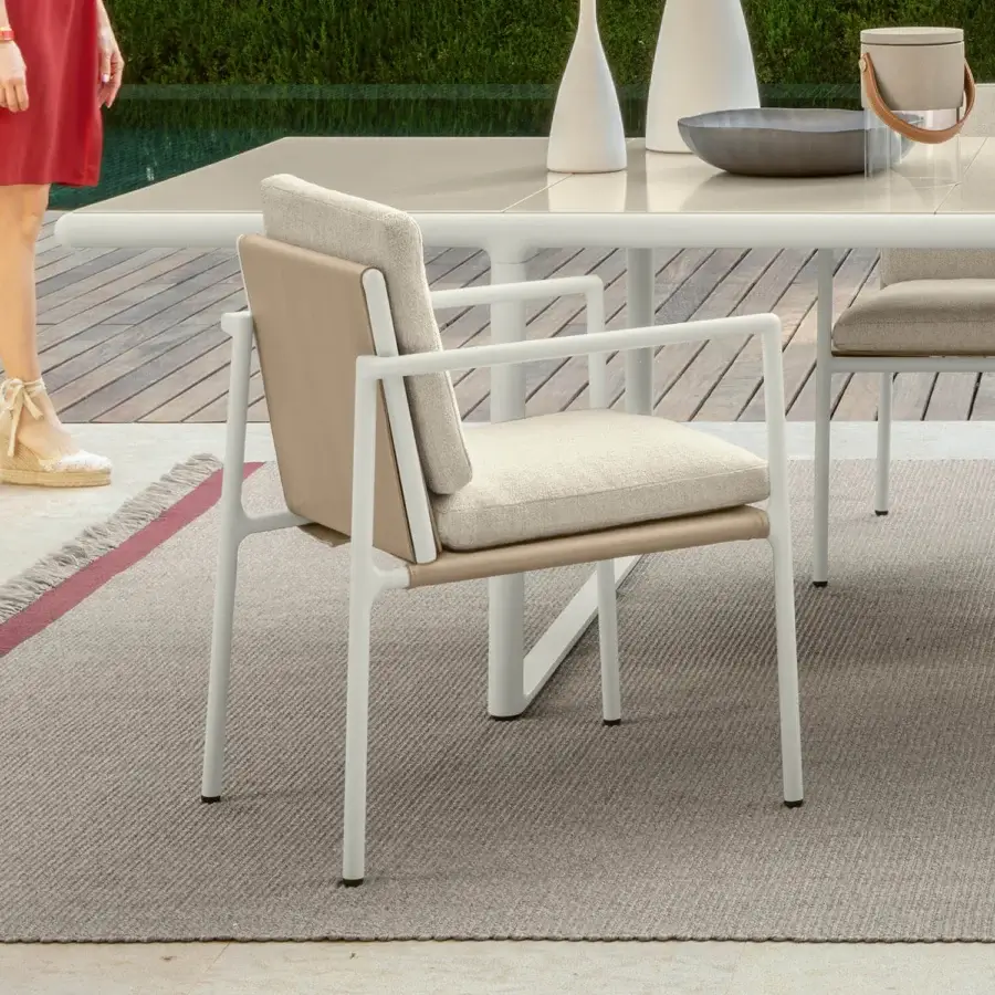 Distinguished Talenti Tressé armchair with matte white tubular aluminum frame and light beige eco-leather bands supporting hemp-colored cushions