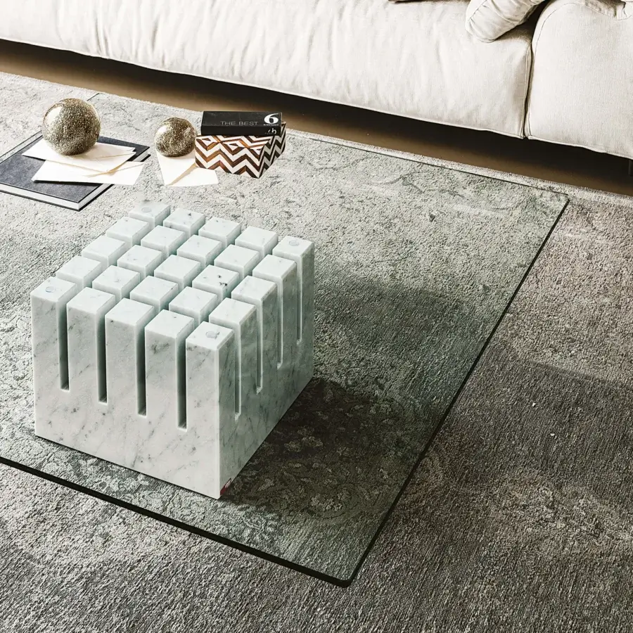 Exceptional Cattelan Italia Scacco coffee table with transparent glass and a white marble geometric base crafted in Italy