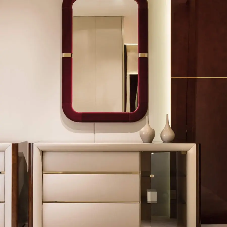 Superior Turri Madison dresser with linear design, surrounding drawers and a glass door in light beige lacquered finish