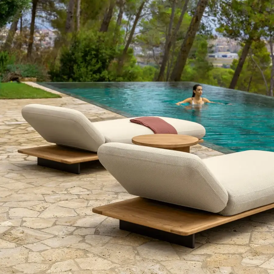 Captivating Talenti Venice lounger with light beige cushions and a warm teak wood base crafted in Italy