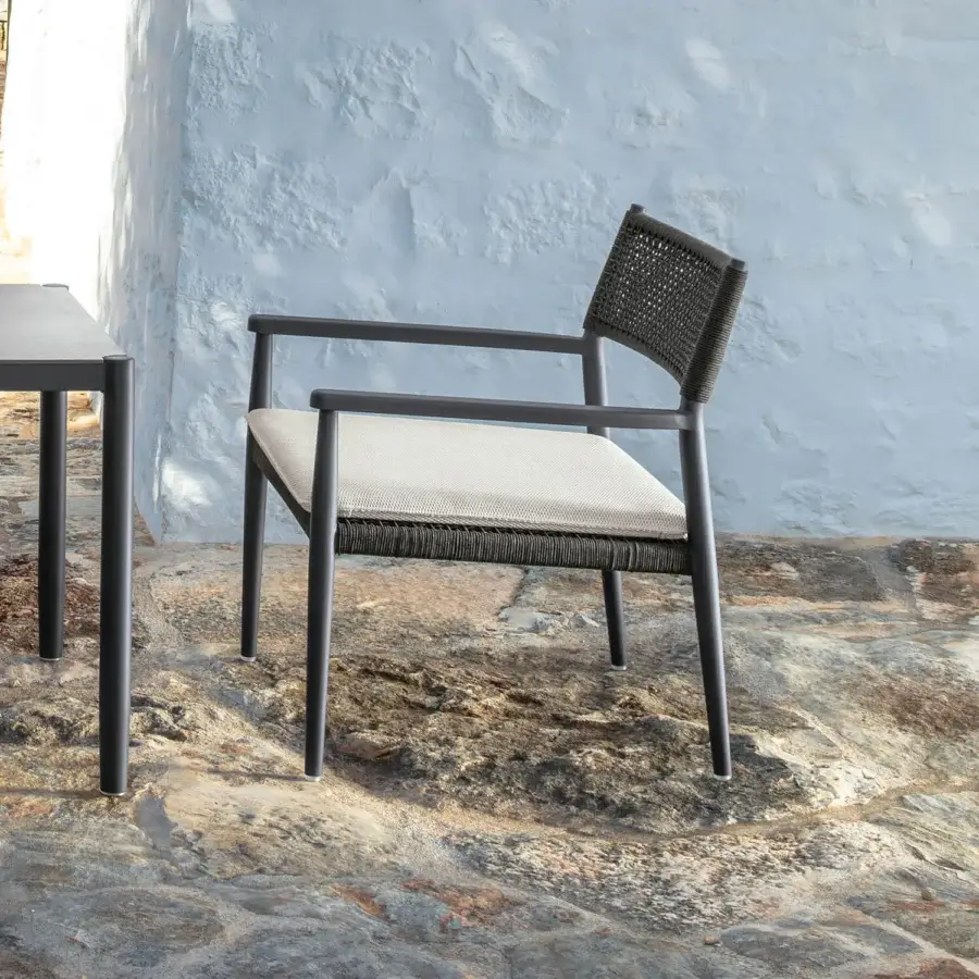 Distinguished Talenti Dolcevita Alu lounge chair with dark gray metal and light beige cushion offering woven textile support