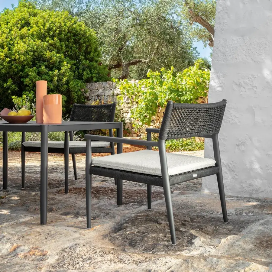 Elegant Talenti Dolcevita Alu table with extending stoneware top and slender aluminum legs in matte finish