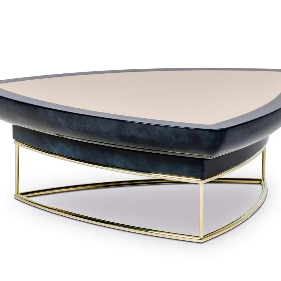 Distinguished Turri Madison coffee table with curvilinear triangular silhouette and glossy lacquered light beige top in navy blue leather