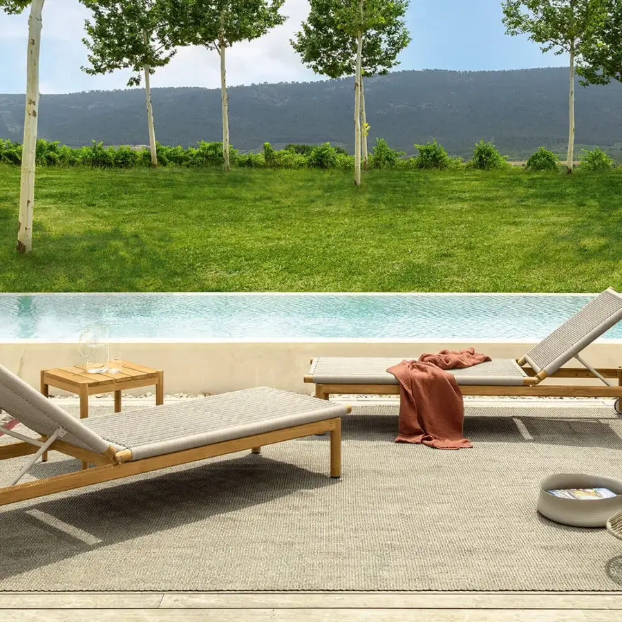Distinguished Talenti Dolcevita Wood lounger with greyish-beige woven surface and smooth light-brown finish crafted in Italy