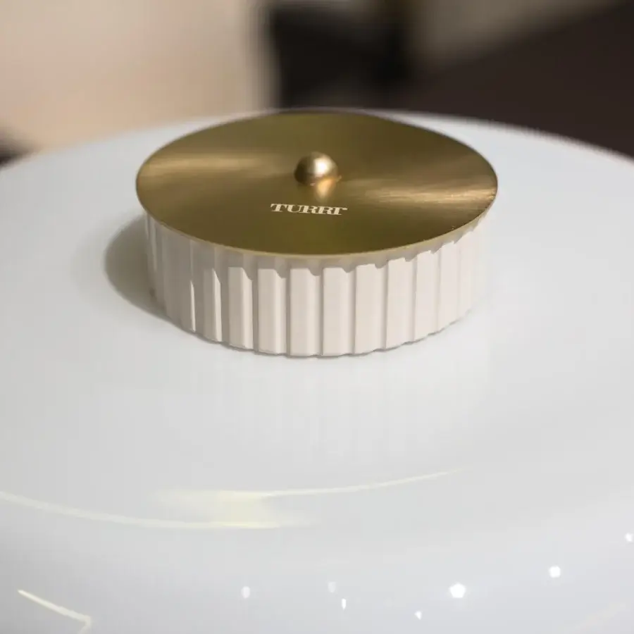 Superior Turri Claire table lamp with light beige grooved column, white glass cap and brushed gold metal details crafted in Italy