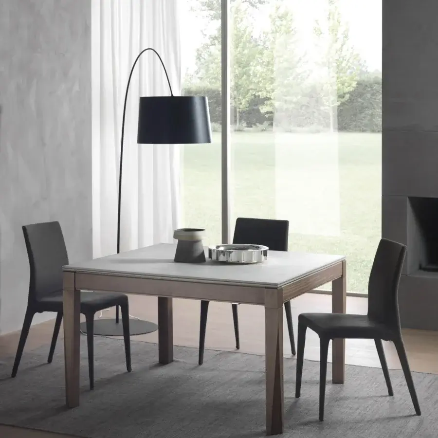 Distinguished Pacini & Cappellini Plurimo table with light ash veneered top and solid ash frame in a light brown matte finish