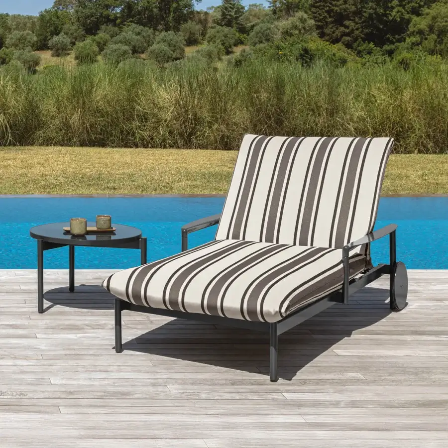 Elegant Talenti Nalu lounger with geometric form, gray textile and white stripes, built with a matte metal frame