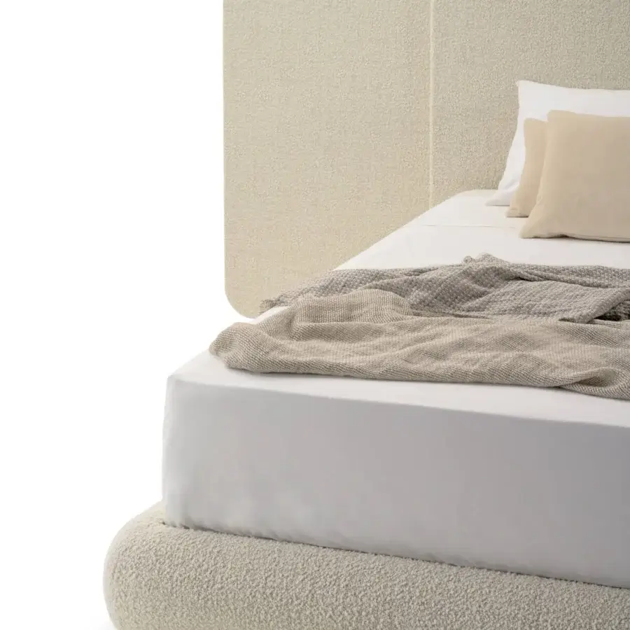 Exceptional Turri Roma bed with fully upholstered frame and headboard in beige fabric or leather with matte finish