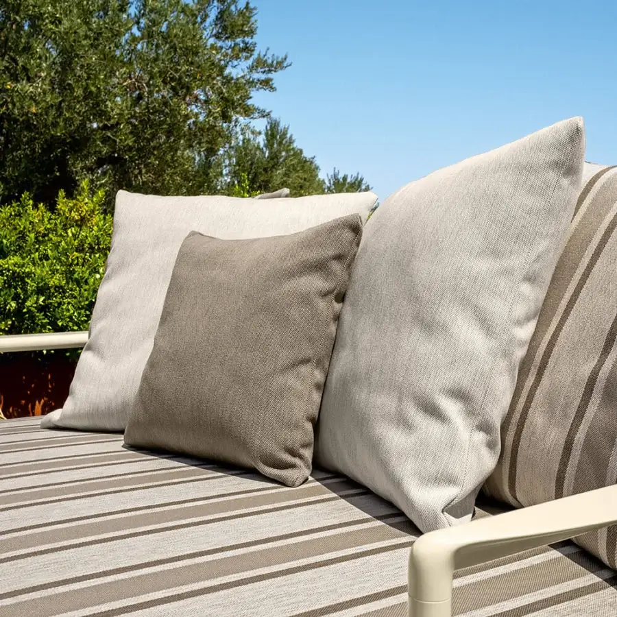 Distinguished Talenti Nalu daybed crafted in Italy with painted aluminum and durable fabric straps for luxurious outdoor lounging