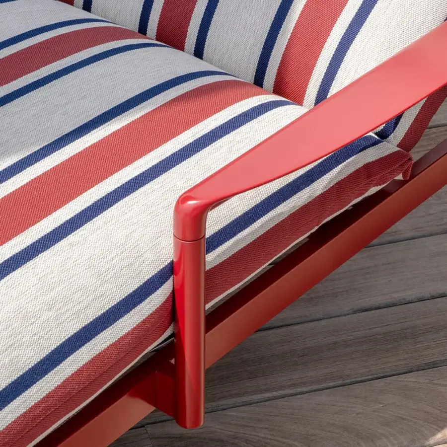 Distinguished Talenti Nalu daybed crafted in Italy with painted aluminum and red striped fabric finish