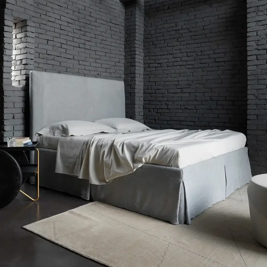 Elegant Horm Sardegna bed with light grey premium fabric upholstery and natural lacquer solid beechwood feet