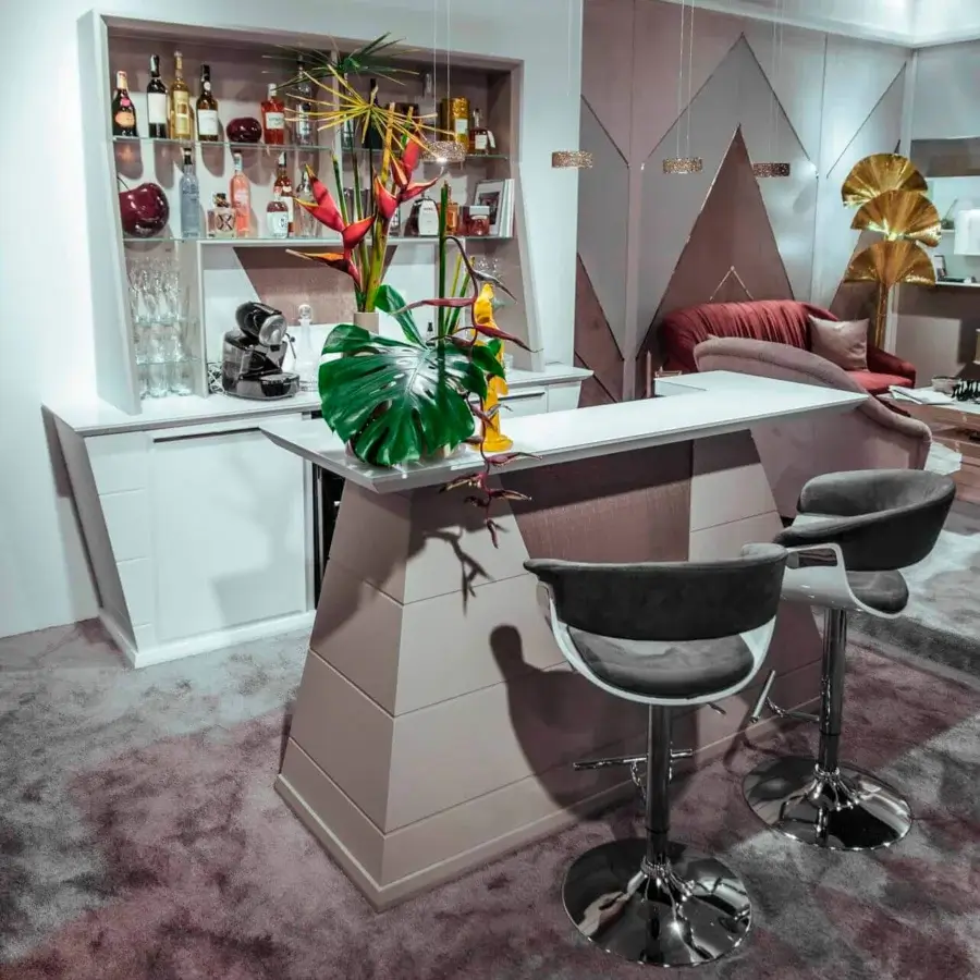 Distinguished Vismara Hemingway bar counter with neutral gray and reddish-brown lacquered glass top in matt finish