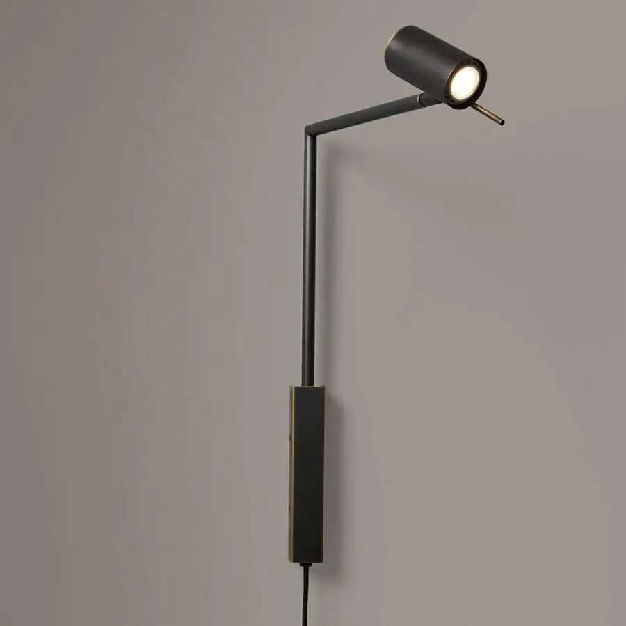 Exceptional VENICEM Rectus wall lamp built with dark burnished brass and polished black nickel for focused illumination