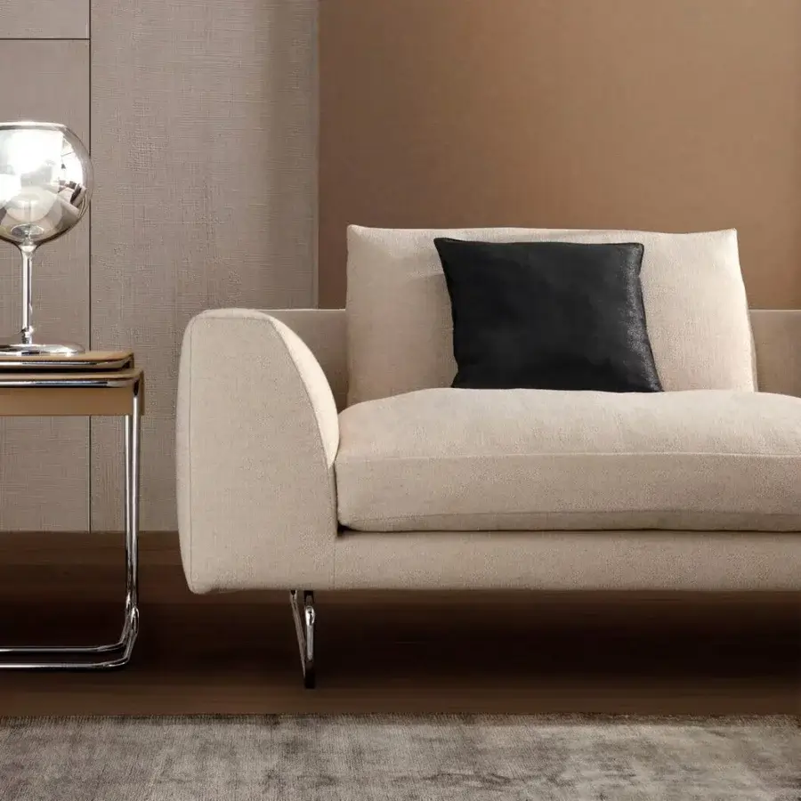 Superior 4 Mariani Add_Look sofa with woven beige textile and a dark accent cushion crafted in Italy