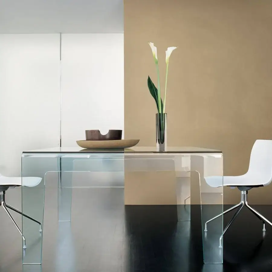 Exceptional Sovet Italia Frog table built in clear lacquered bent glass with a monotone finish and smooth glossy surface