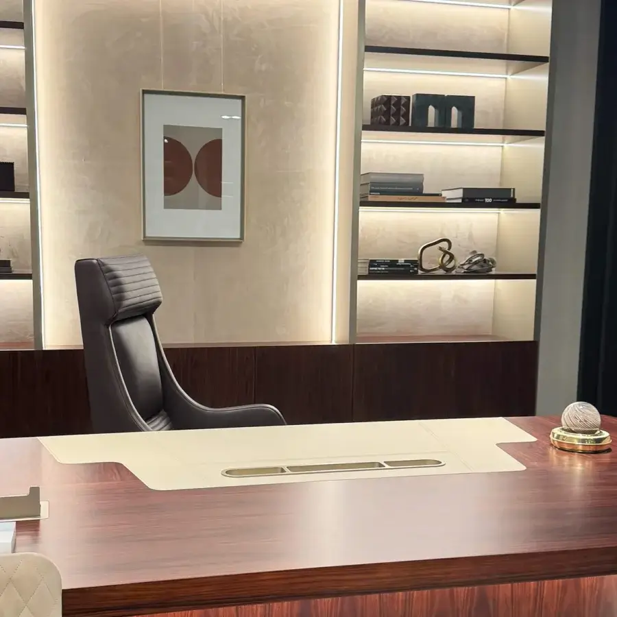 Royal Desk #2