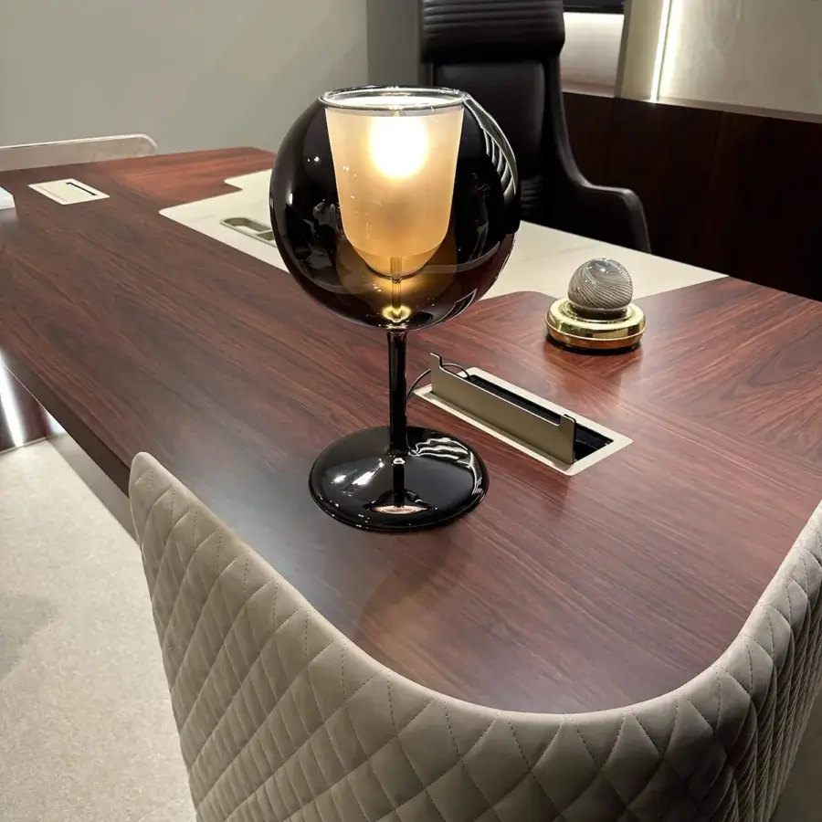 Royal Desk #4
