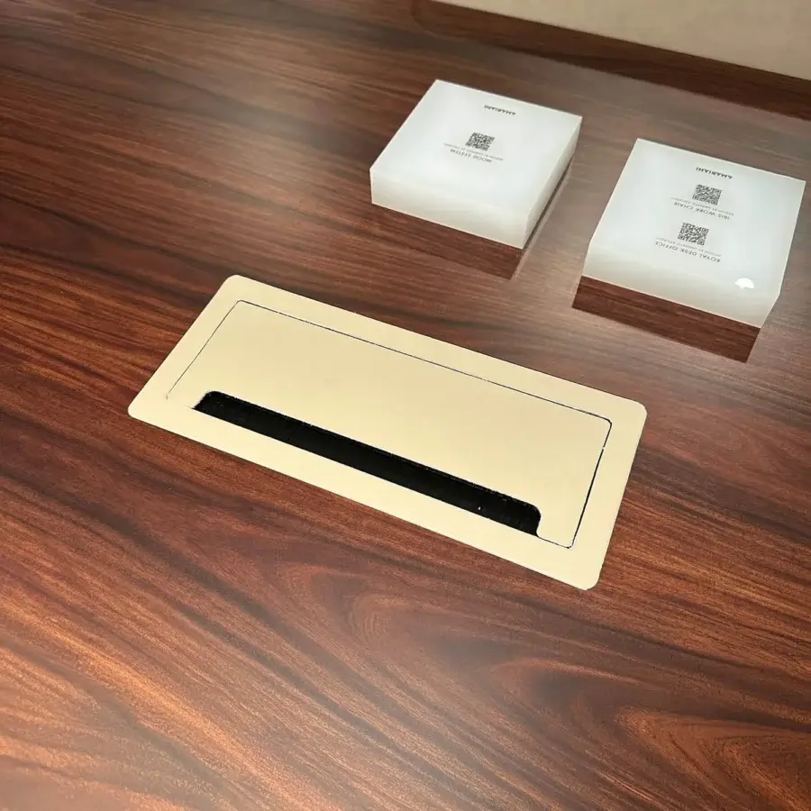 Royal Desk #5