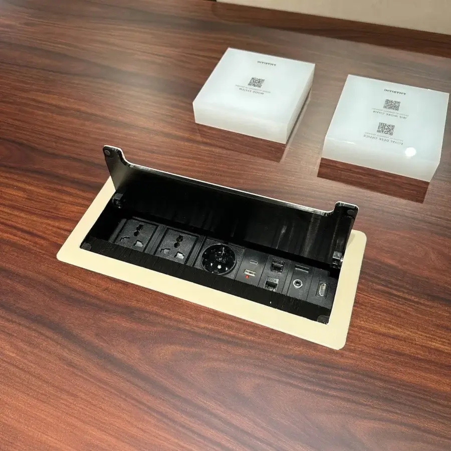 Royal Desk #6