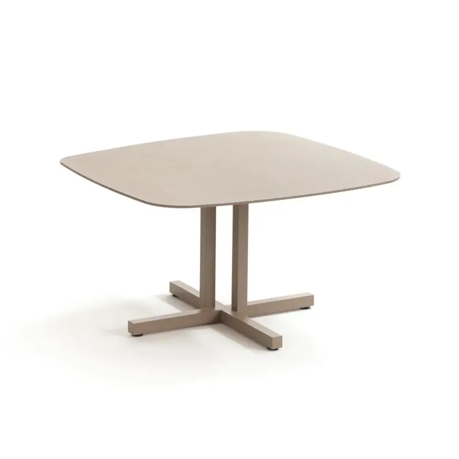 Superior Roberti Rattan Key West coffee table with powder-coated aluminum structure and Cipria finish