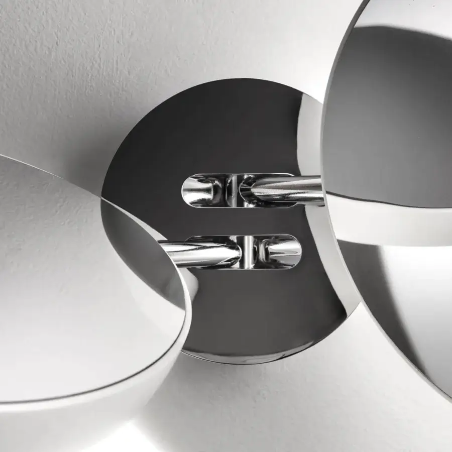 Superior Lodes Nautilus wall lamp crafted in glossy silver metal with overlapping convex discs showcasing a modern style