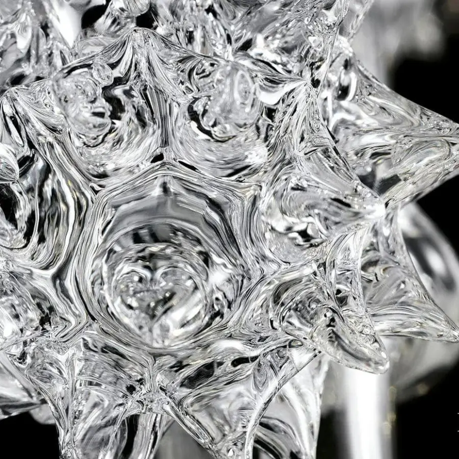 Distinguished Barovier&Toso Venezia 1925 wall lamp crafted in clear Murano glass with a spiky, star-like “rostrato” form creating intricate refractions