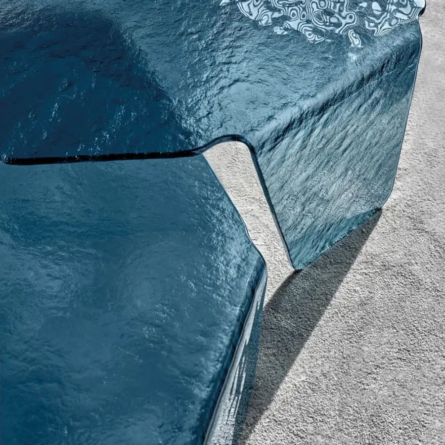 Superior Arketipo Chimera coffee table with sculpted curved glass in a deep teal hue and glossy finish