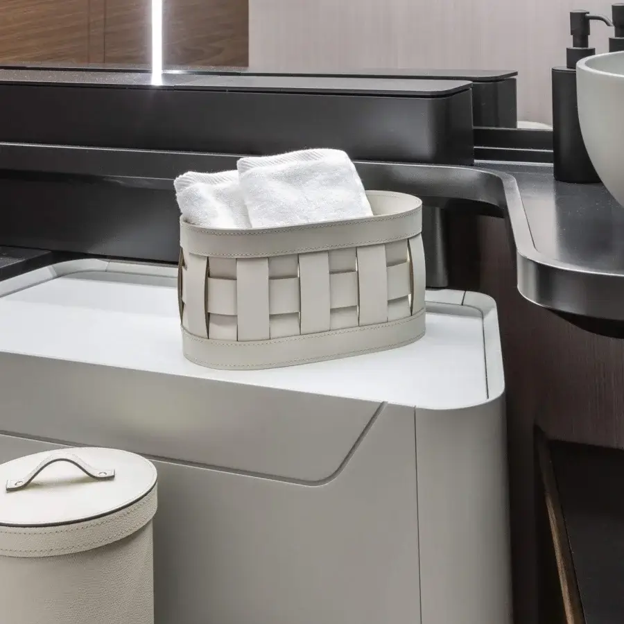 Superior Pinetti Demetra towel baskets with woven texture and light beige regenerated leather crafted in Italy