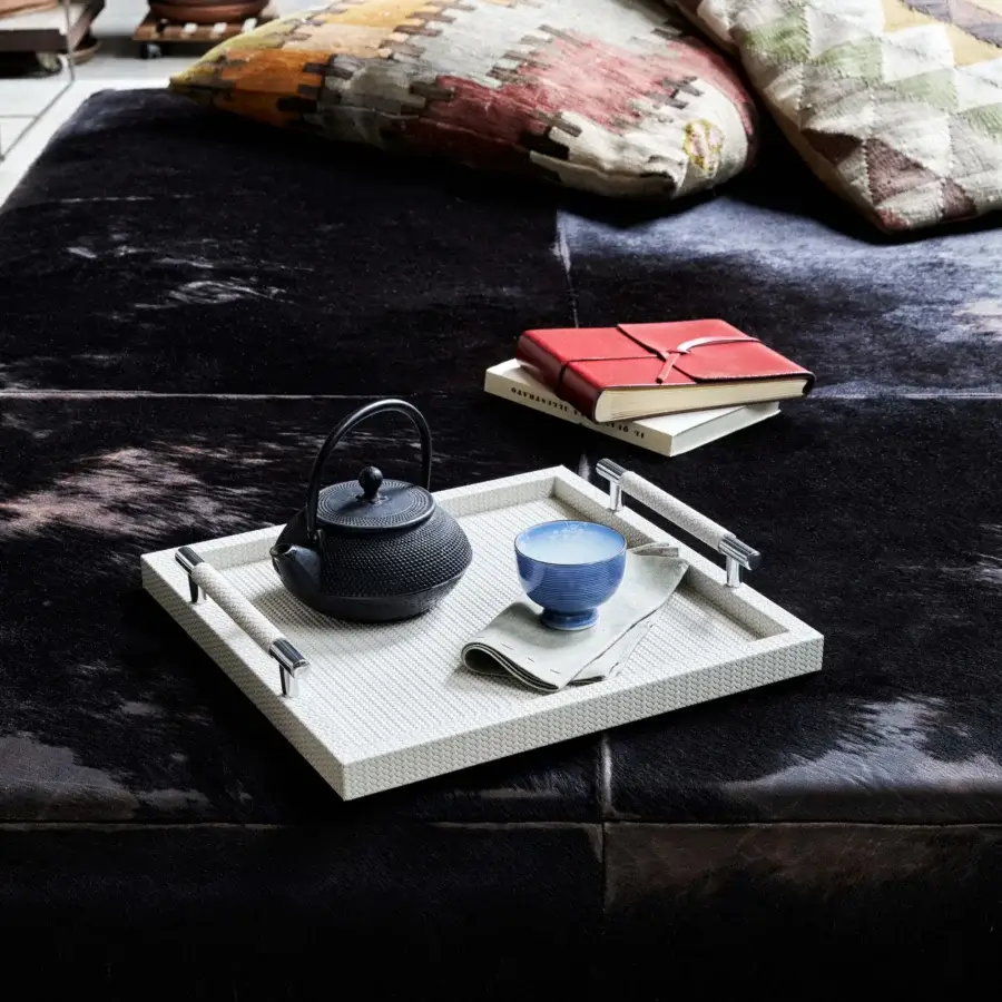 Elegant Pinetti Dedalo tray set crafted in wood with a woven-textured off-white surface and sleek metal handles