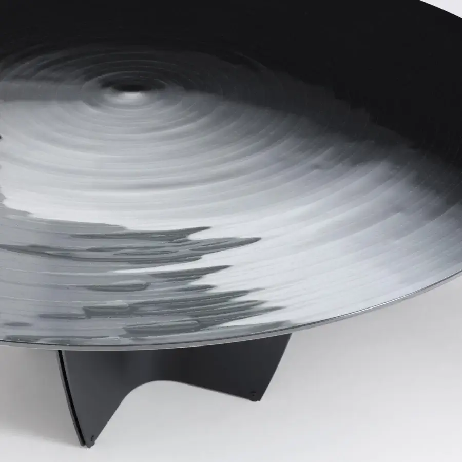 Superior Arketipo Gambler table with a strikingly reflective tabletop and captivating circular ripple patterns crafted in Italy
