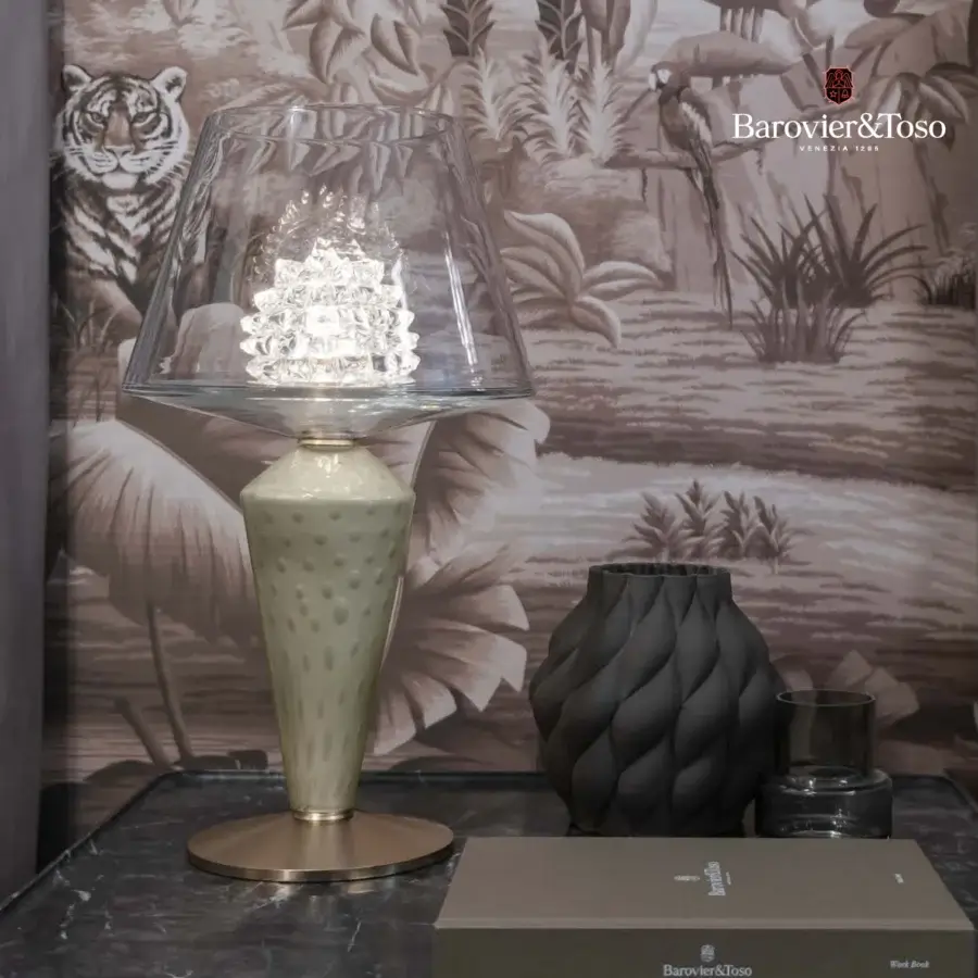 Distinguished Barovier&Toso Grace table lamp with pale green ceramic, lustrous gold-toned metal and dazzling crystalline shade